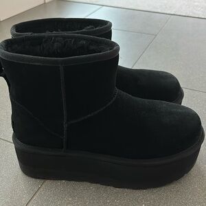 Like new UGG platform boots